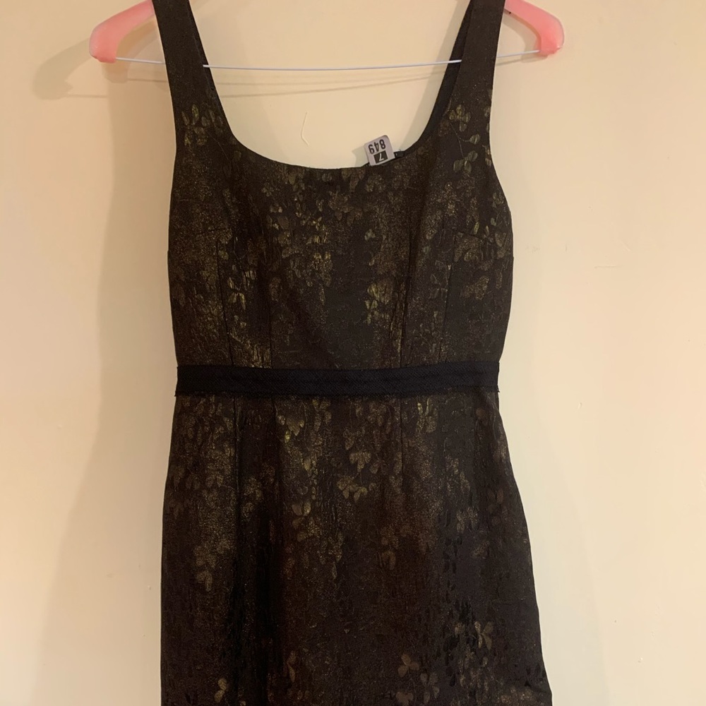 Beautiful Elie Tahari black and gold dress. Size 6